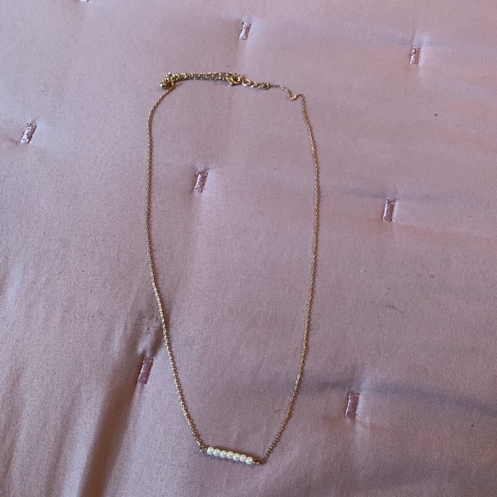 Gold pearl necklace